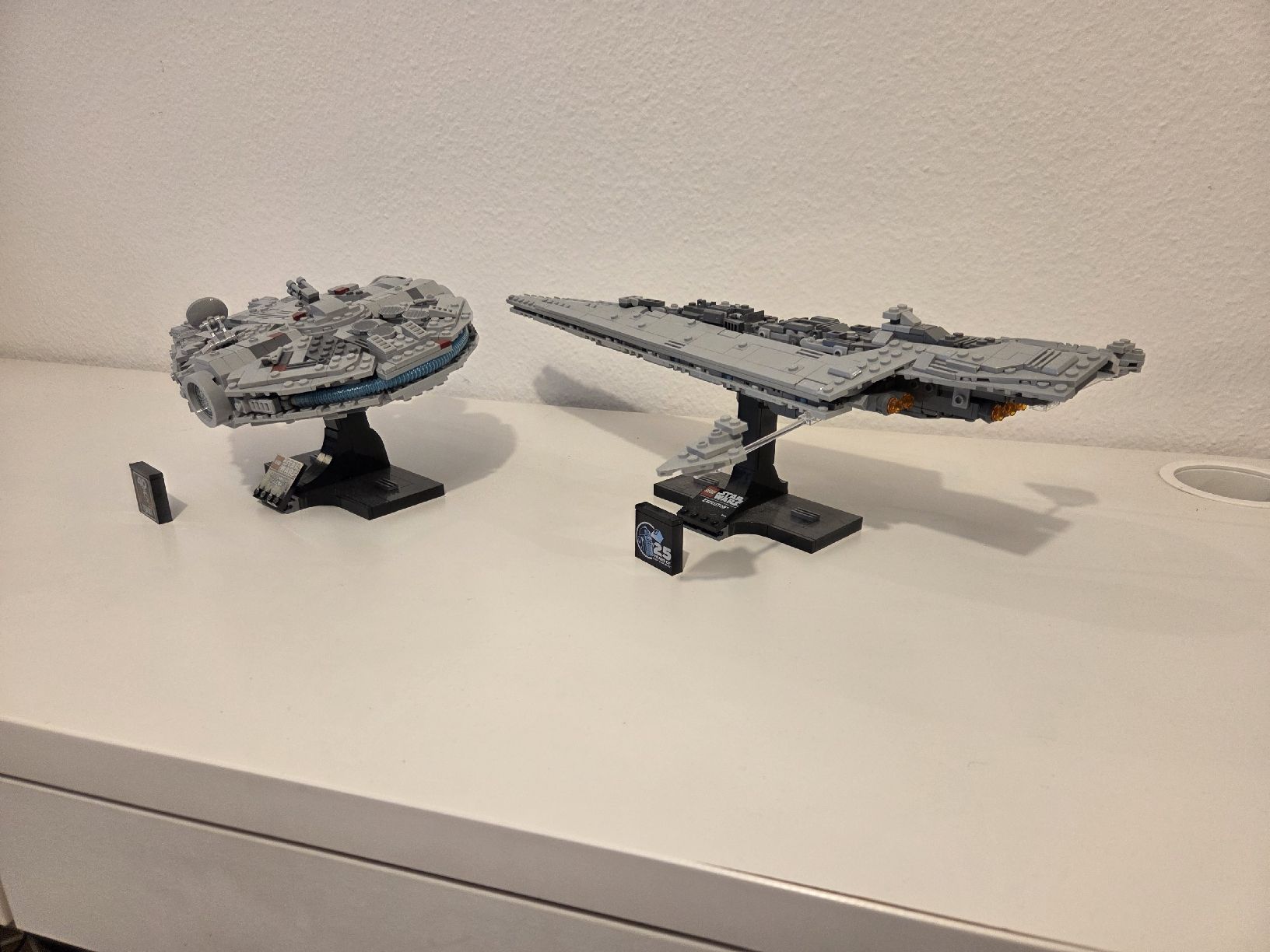 Lego Jeux de construction: LEGO Star Wars Millennium Falcon + LEGO Executor – D'occasion à Bonstetten par Emily 3