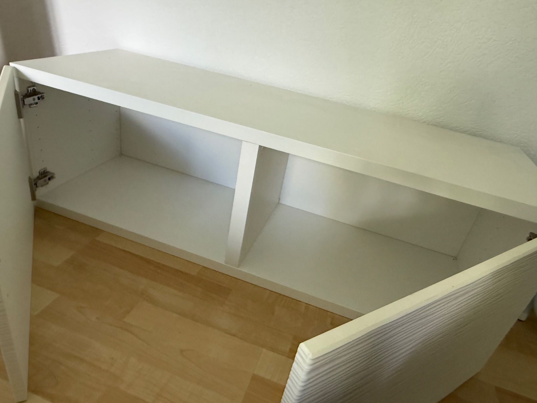 Armadi: Weisses Sideboard mit zwei Türen. – Usato da Solothurn venduto da san_hyr2 1