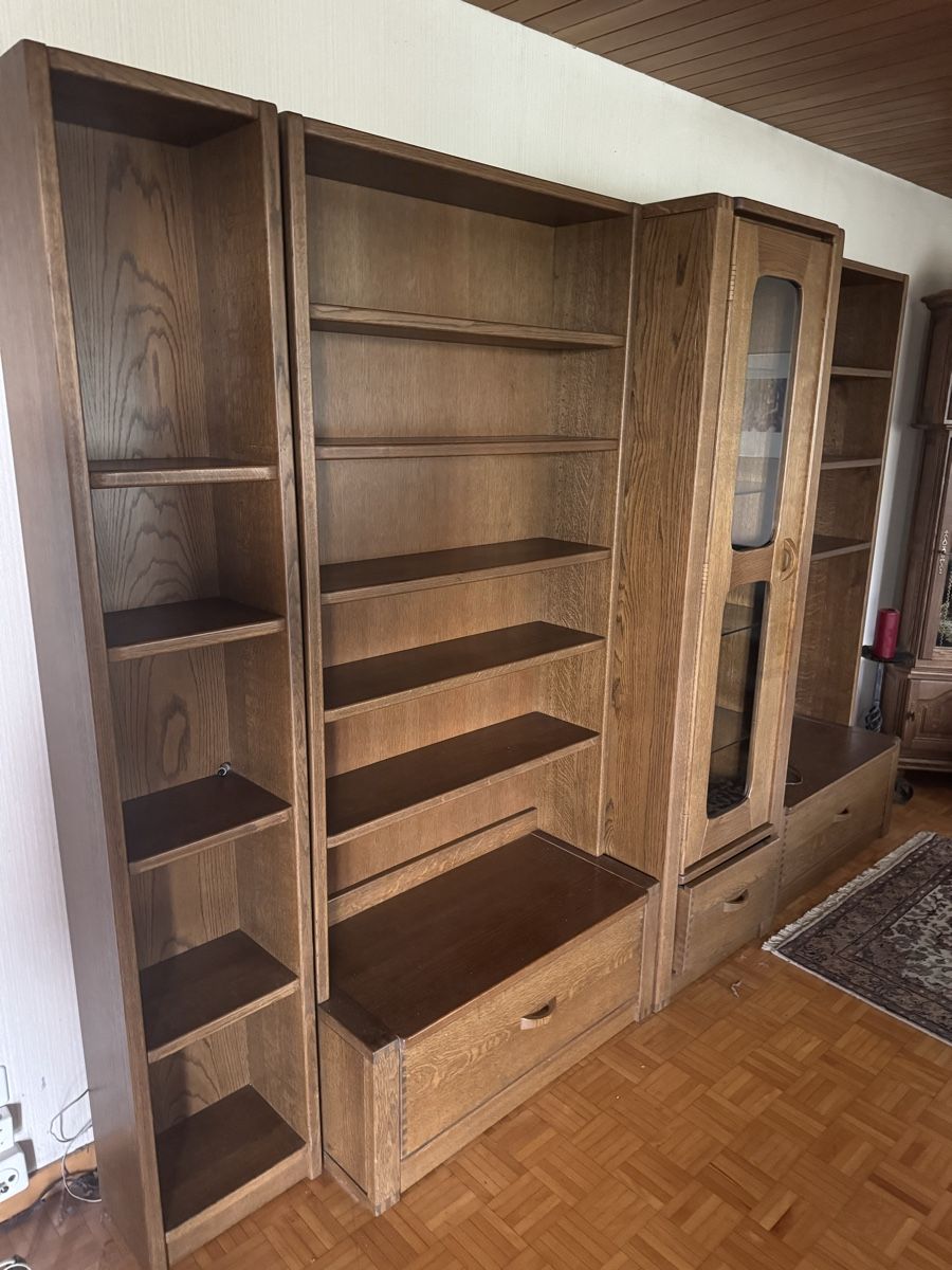Articoli in legno: Massive Wohnwand / Bücherregal aus Eiche  – Usato da Bäretswil venduto da moi_75yh