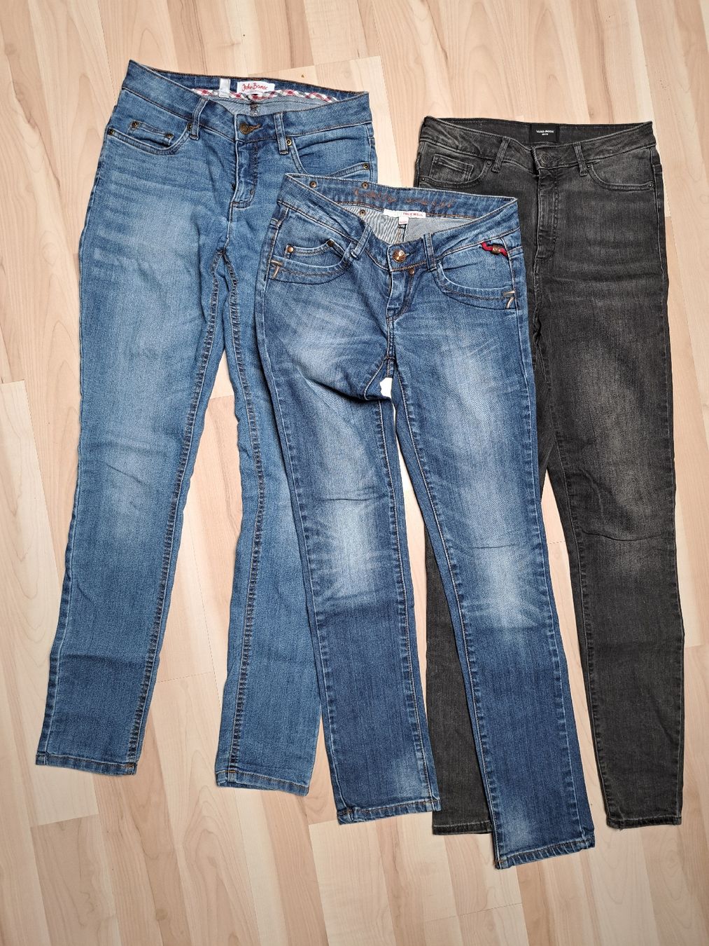 Jeans: Jeans Grösse 34&36 3 Stück – Nuovo (secondo la descrizione) da Fischbach-Göslikon venduto da Reddy1