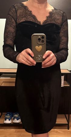 Samtkleid mit Spitze schwarz Gr. 40/42