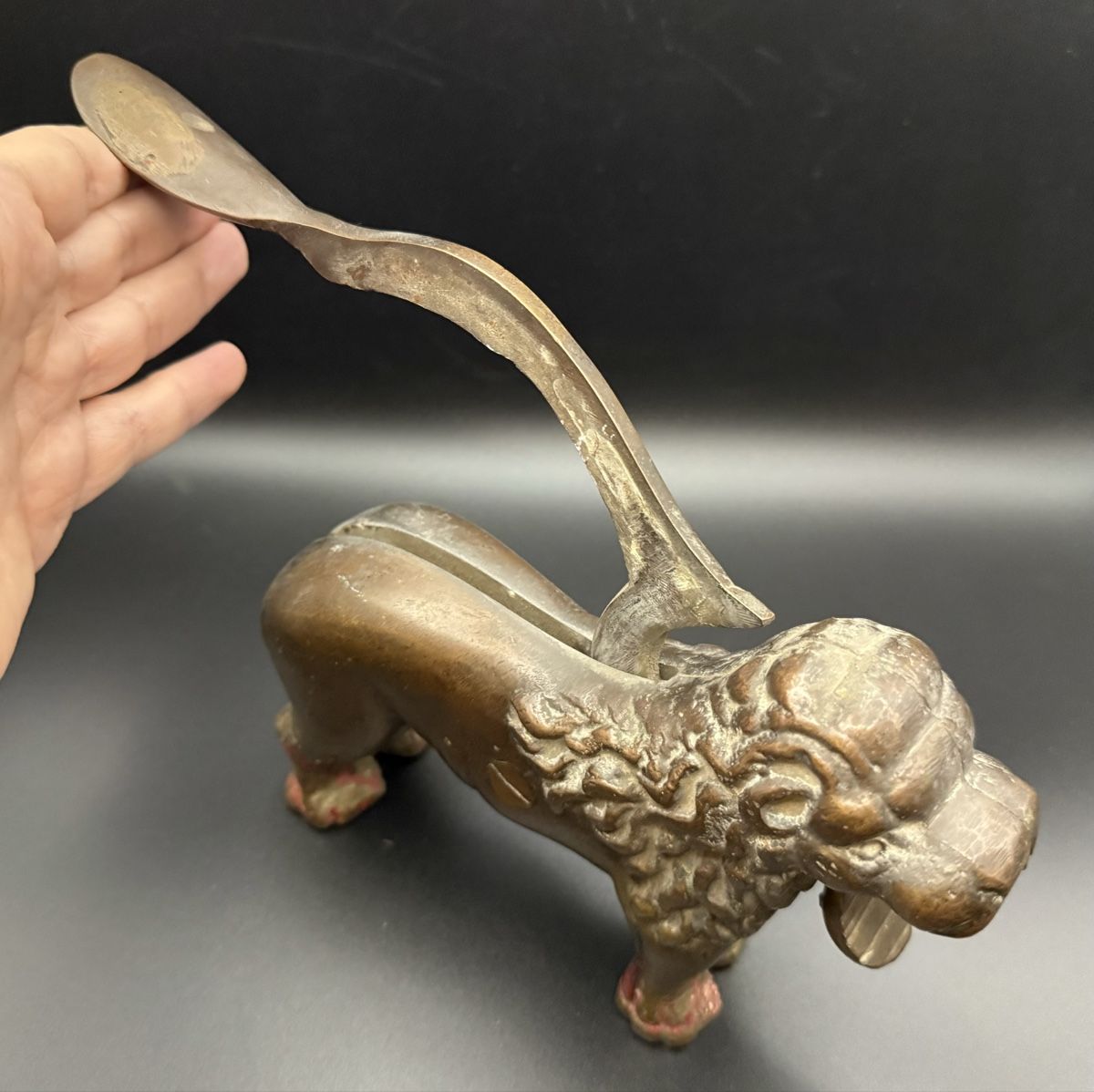 Küchengeräte: Antiker Löwen-Nussknacker aus massiver Bronze – Gebraucht aus Lamone von LaCantinaMagica