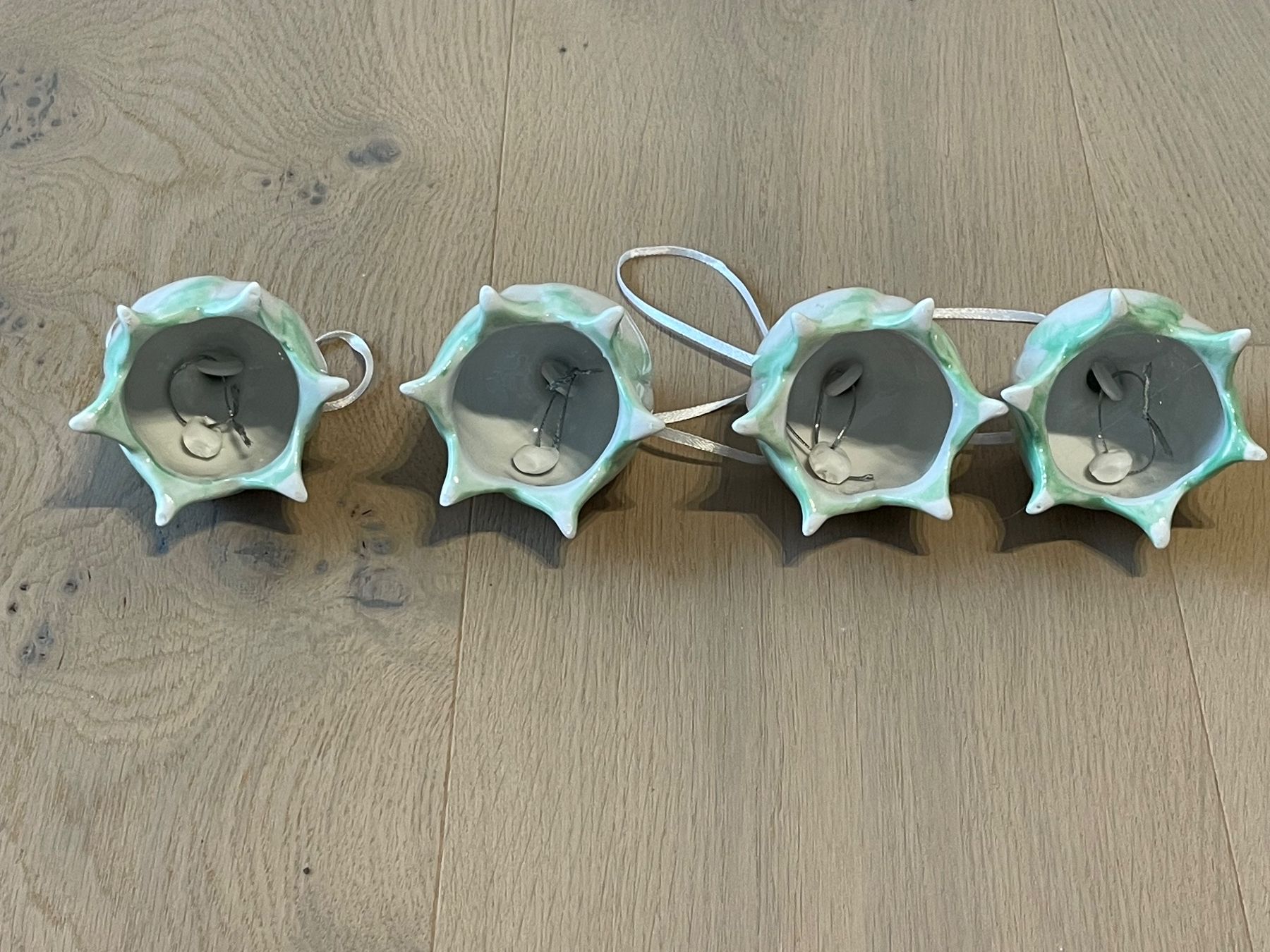 Alle Dekorationen: 4 Maiglöckchen weiss Grösse ca. 8cm – Gebraucht aus Oberägeri von Chica-go 3