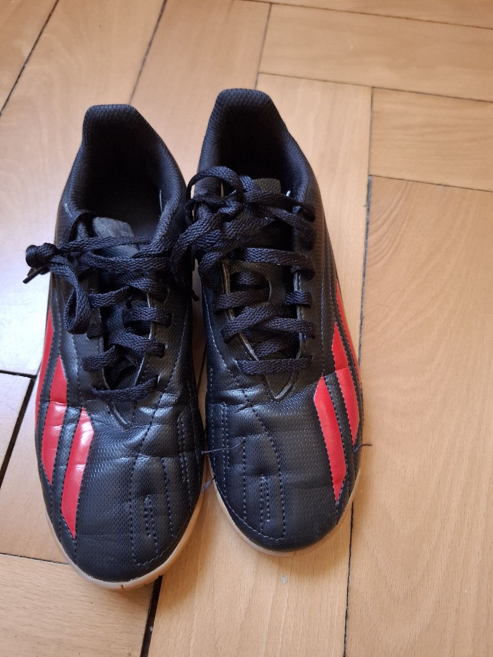 Adidas Chaussures garçon: chaussures de sport Adidas 36 – D'occasion à Courrendlin par tititchoun 2
