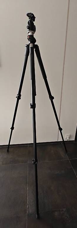 Stative & Stativköpfe: Manfrotto Tripod verstellbar mit  Verstautasche – Gebraucht aus Bern von elcancro7