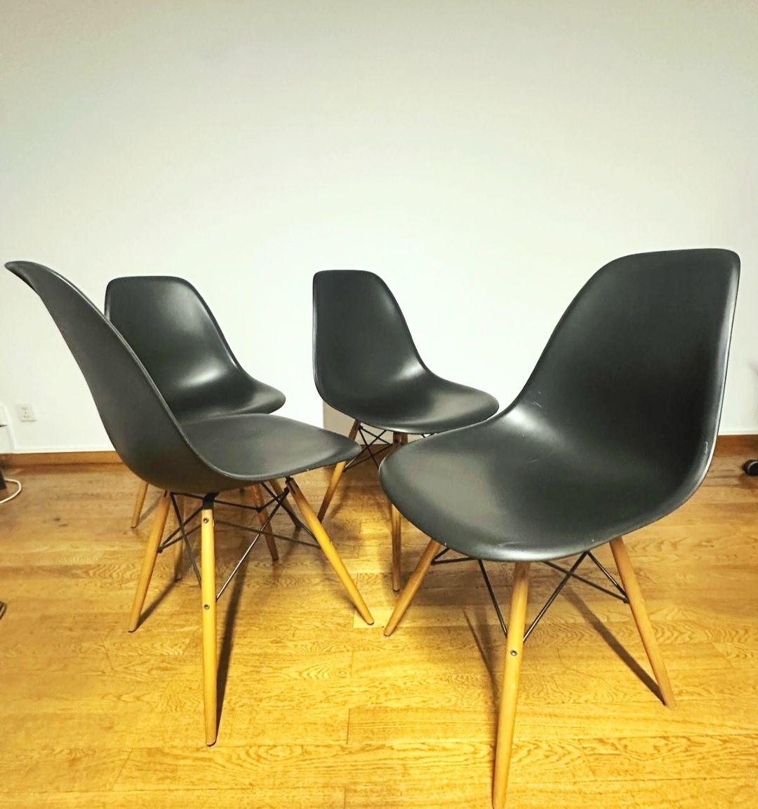 Vitra Sedie: 4 Vitra - Eames Plastic Side Chair DSW - schwarz – Usato da Basel venduto da Kunterbunt12 1