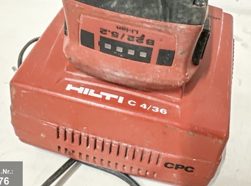 Hilti Tutti gli attrezzi: 2 Hilti Ladegeräte + 2 Akkus – Usato da Richterswil venduto da pla_hwr6 1