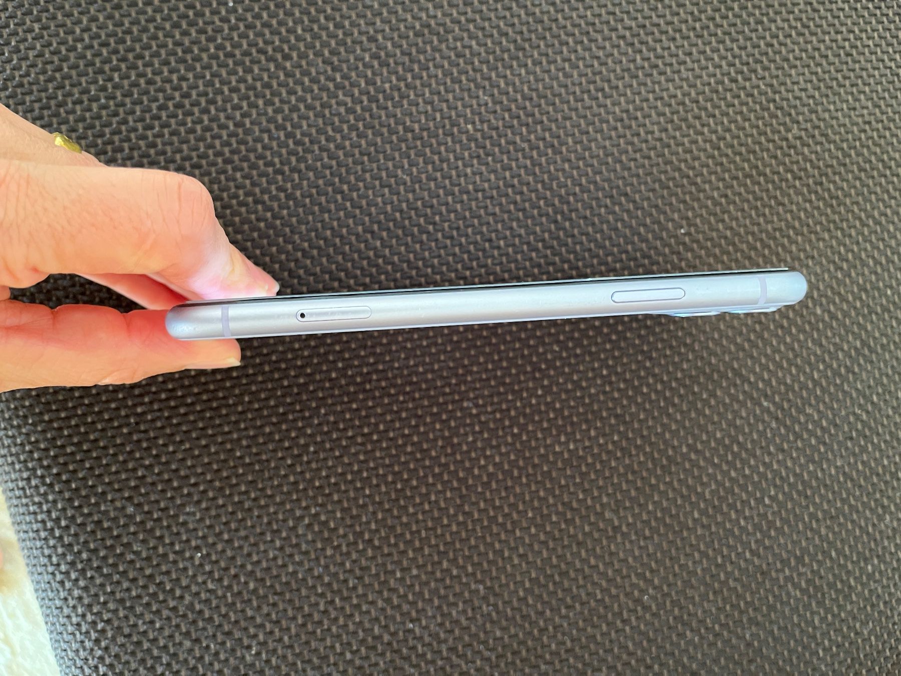 Apple Telefoni cellulari / Smartphones: Apple iPhone 11 violett 64 gb – Usato da Oberuzwil venduto da mirjam_chia 4