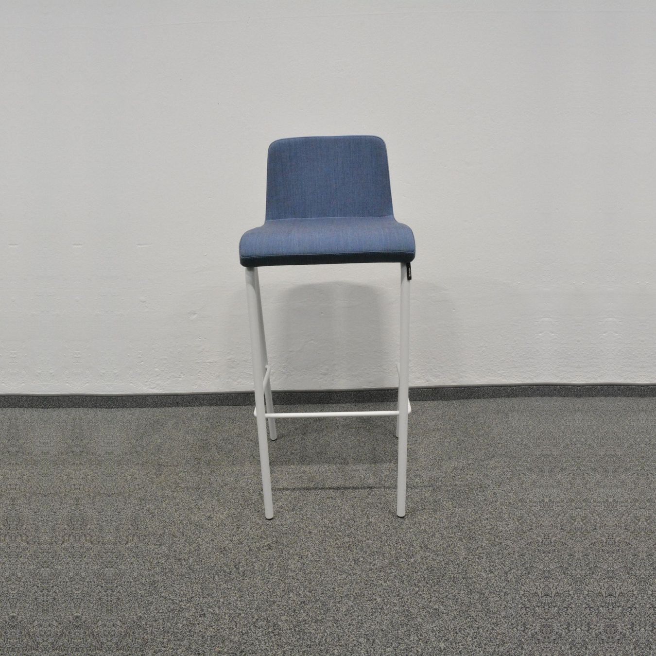 Sgabelli: Steelcase B Free Barhocker - Stoff Blau gemustert – Usato da Schönenwerd venduto da mcofficeshop