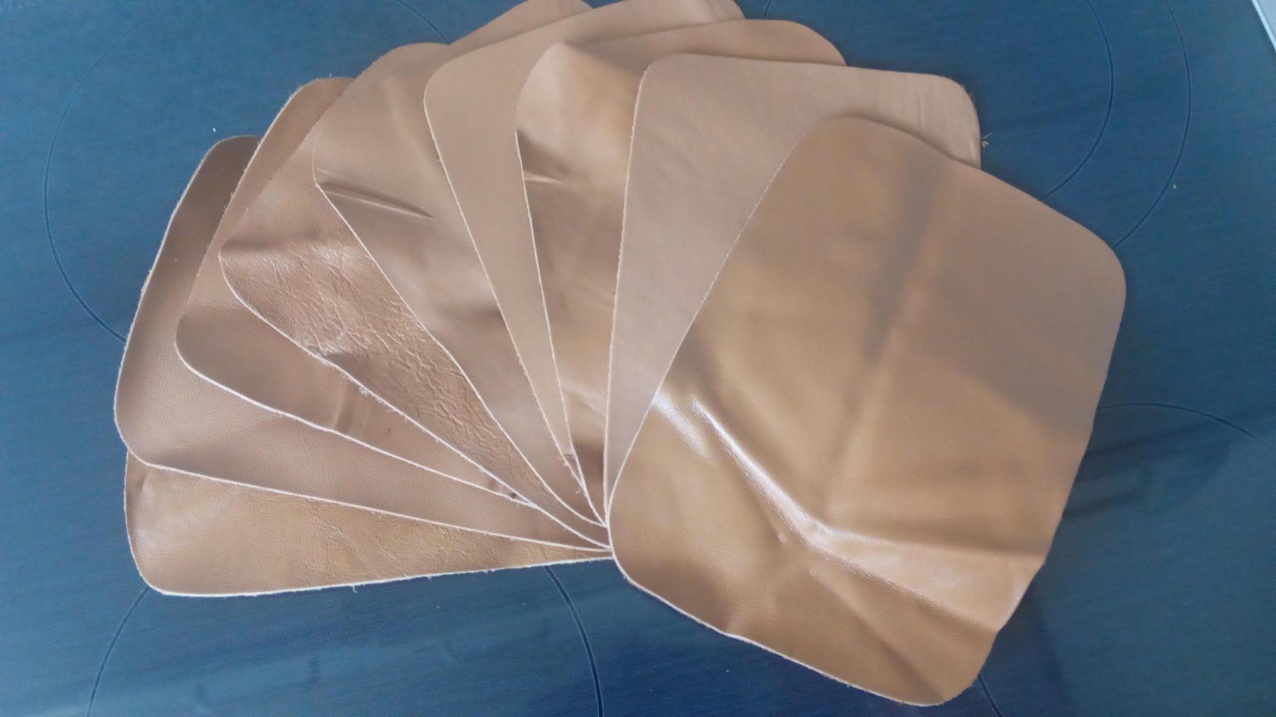 Stoffe: Lederstücke ca. 200g 14cm x 21cm – Gebraucht aus Salez von Robe12