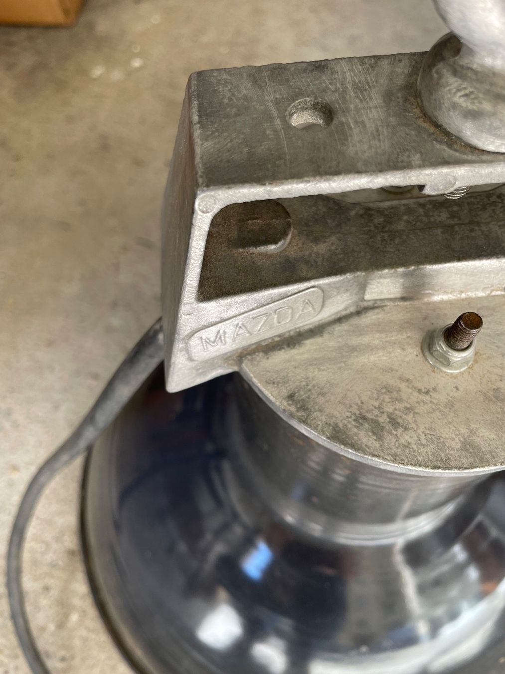 Paralumi: Abat jour industriel Mazda – Usato da Neuchatel venduto da melagian 2