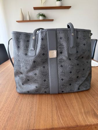 MCM Shopper dunkelgrau