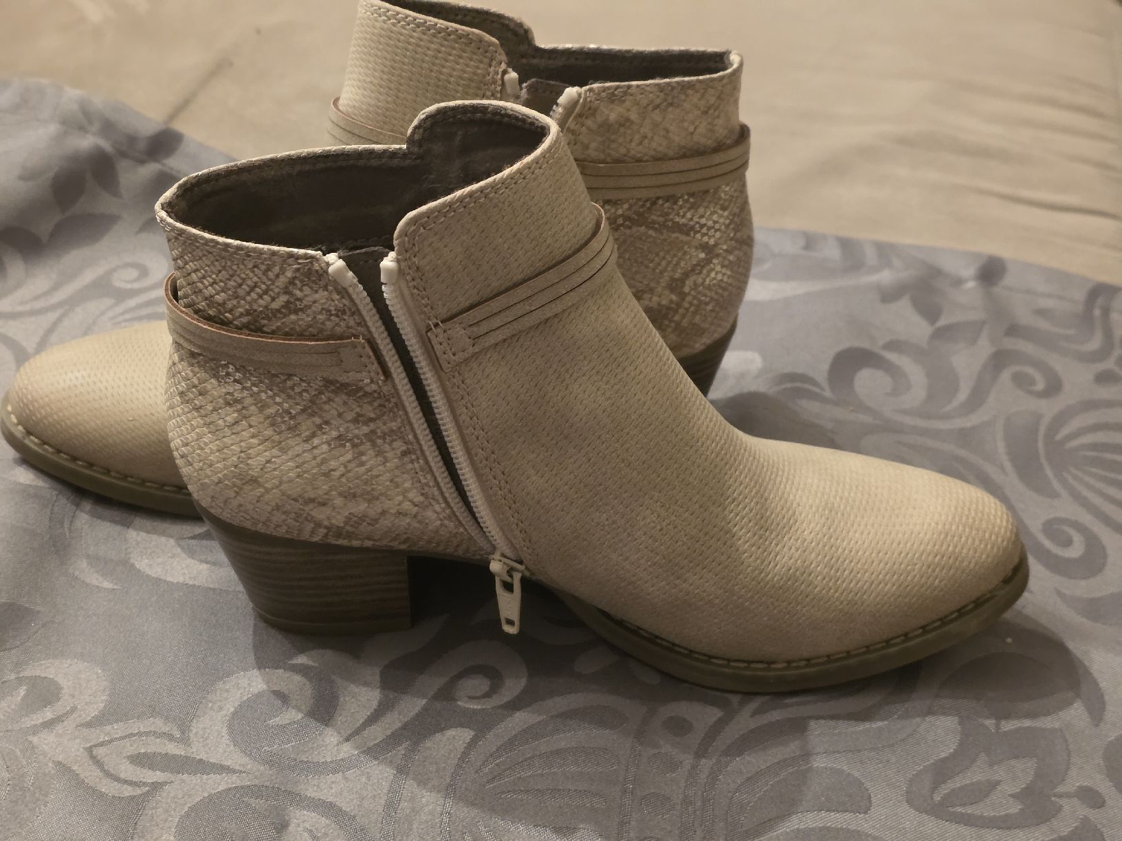 Bonita Scarpe da donna: Winter Stiefeletten, Beige, Schlangenmuster, Grösse 37 – Usato da Niedergösgen venduto da Bertiana 1