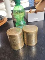 Zwei Messing Dosen mit Ornamenten graviert gebraucht
