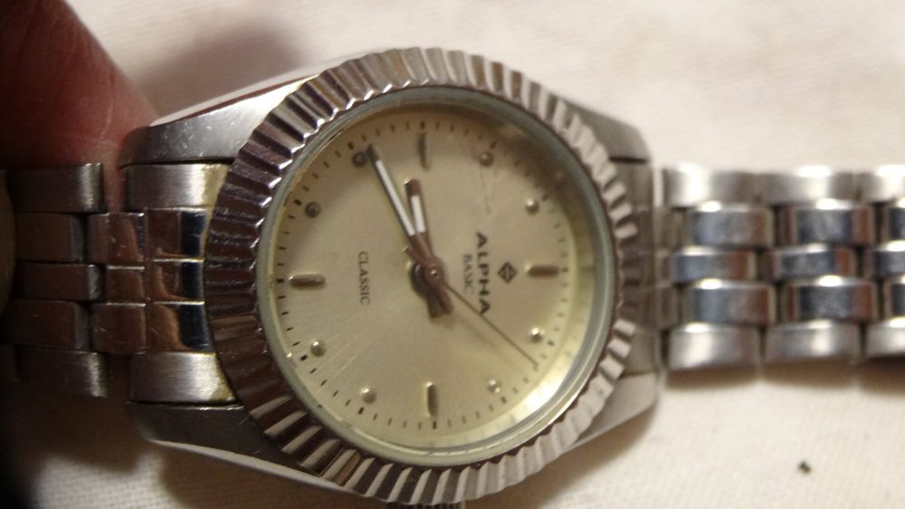 Montres: ALPHA DAMEN KLEIN UHR.QUARTZ.LÄÜFT – D'occasion à zürich par ahmad01 8