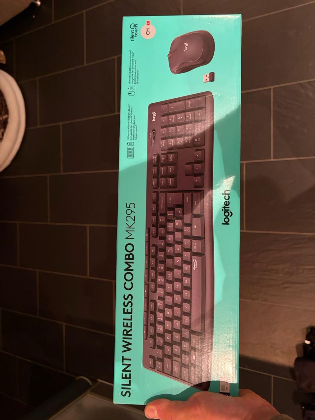 Samsung Monitor: Samsung Bildschirm mit Logitech Tastatur + Maus – Nuovo e nell'imballaggio originale da Zimmerwald venduto da Noelou19 2