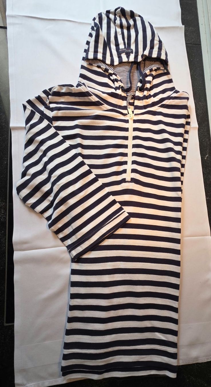 Lotti di vestiti: Kleiderpaket Pullover Kapuzenpullover Set 4-teilig gebraucht – Usato da Diegten venduto da November1971 1