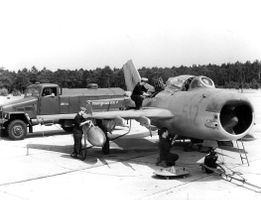 Propaganda Foto Wartung Mig-19 Farmer DDR auf Fotopapier
