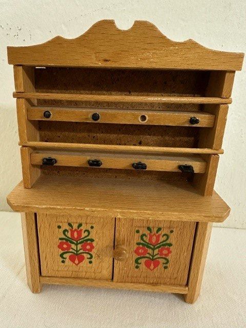 Case e mobili per bambole: PUPPEN-SCHRANK – Usato da Ostermundigen venduto da wini63
