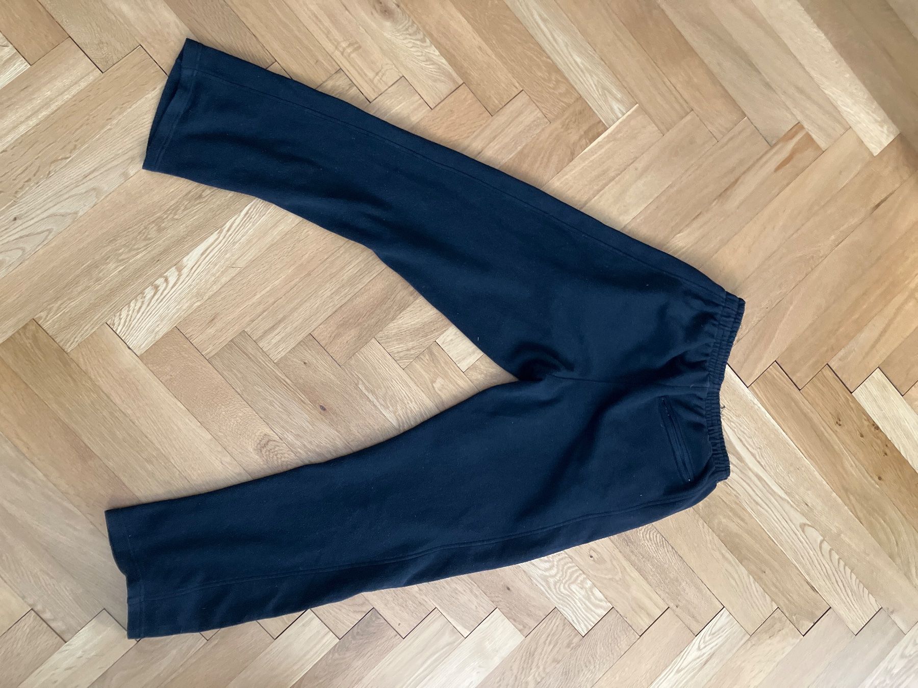 Pantaloni: Schwarze Umbro Trainingshose, Gr. M oder L – Usato da Bern venduto da ann_v2kg 1