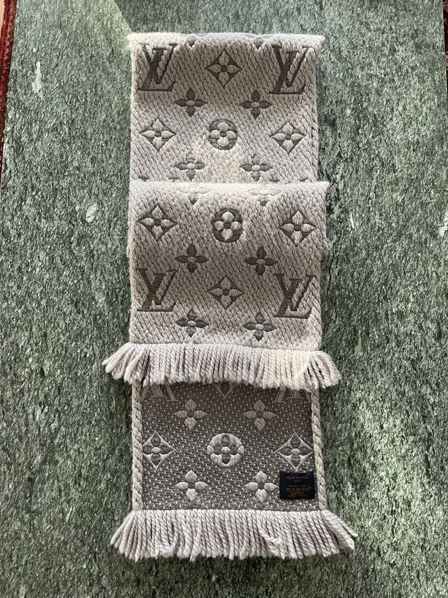 Louis Vuitton Foulard & Sciarpe: Louis Vuitton Schal – Nuovo (secondo la descrizione) da Horgen venduto da Ed0