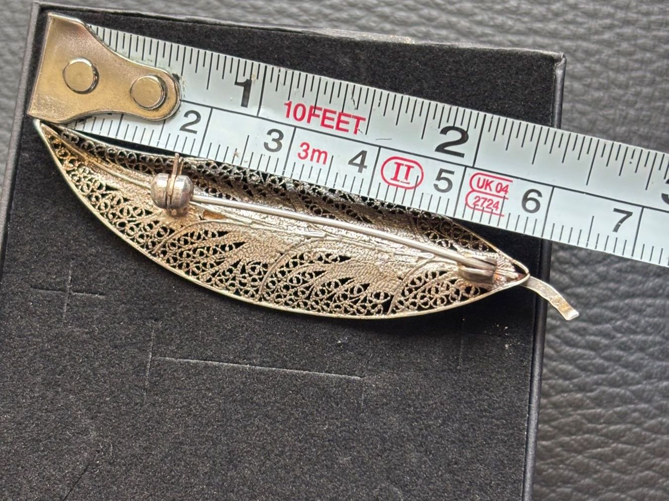 Spille & Fermagli: Broche vintage filigrane en argent – Usato da Peseux venduto da Cresus27 3