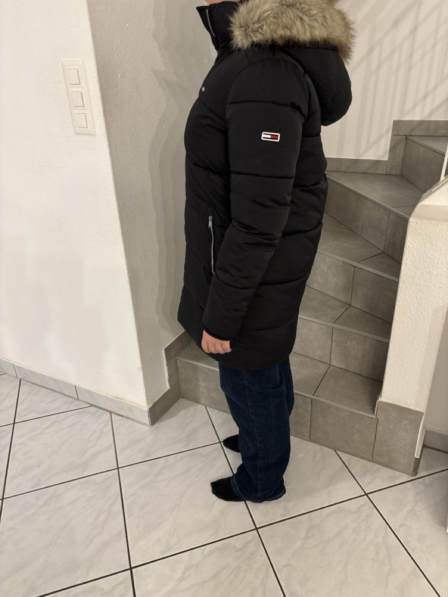Tommy Hilfiger Cappotti: Doudoune Tommy Hilfiger noire avec capuche - taille M – Nuovo (secondo la descrizione) da La Chaux-de-Fonds venduto da vio_sf2g 1
