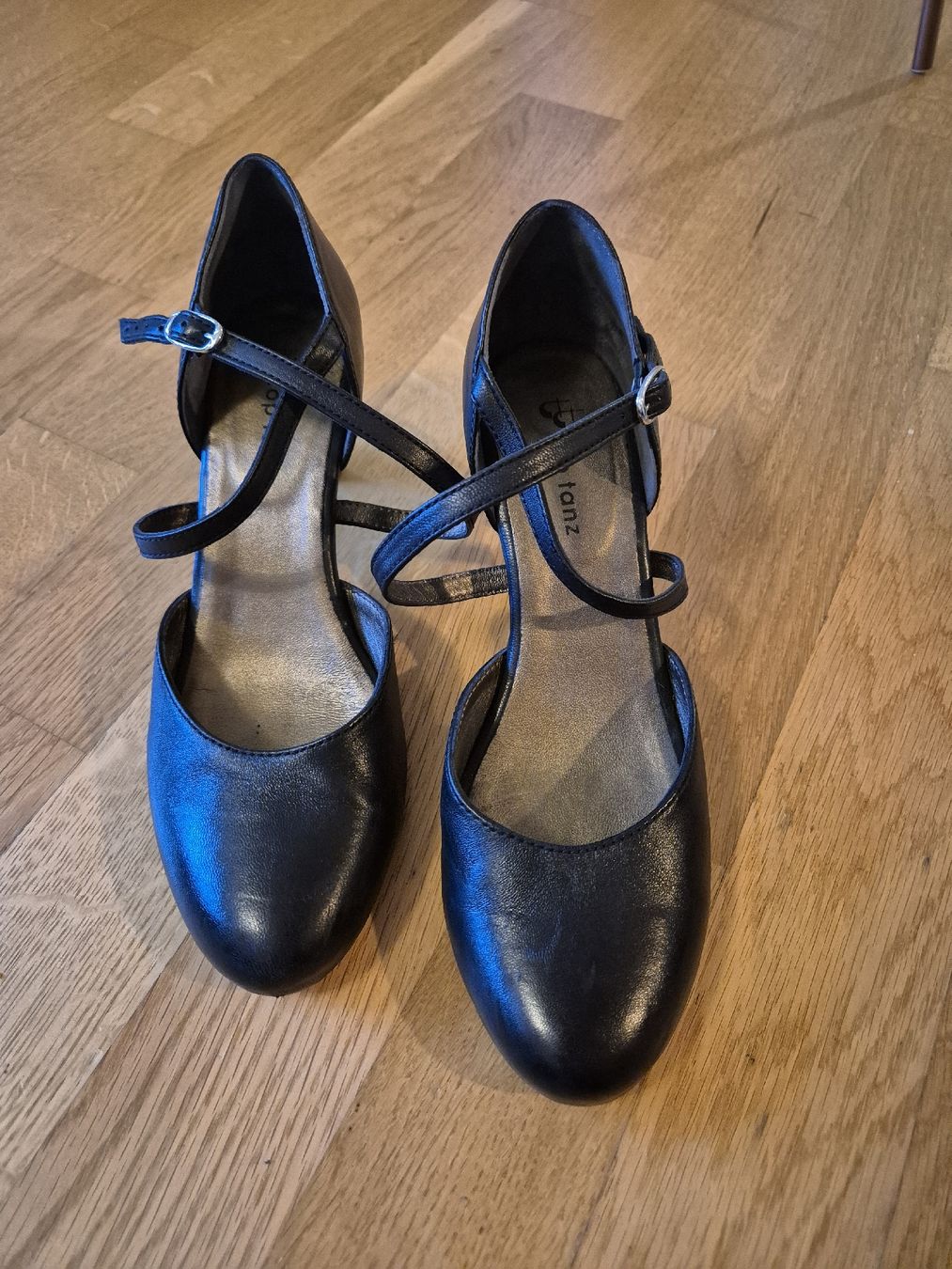 Scarpe da donna: Tanzschuhe schwarz Grösse 39  – Usato da Uitikon Waldegg venduto da Knuesperli 1