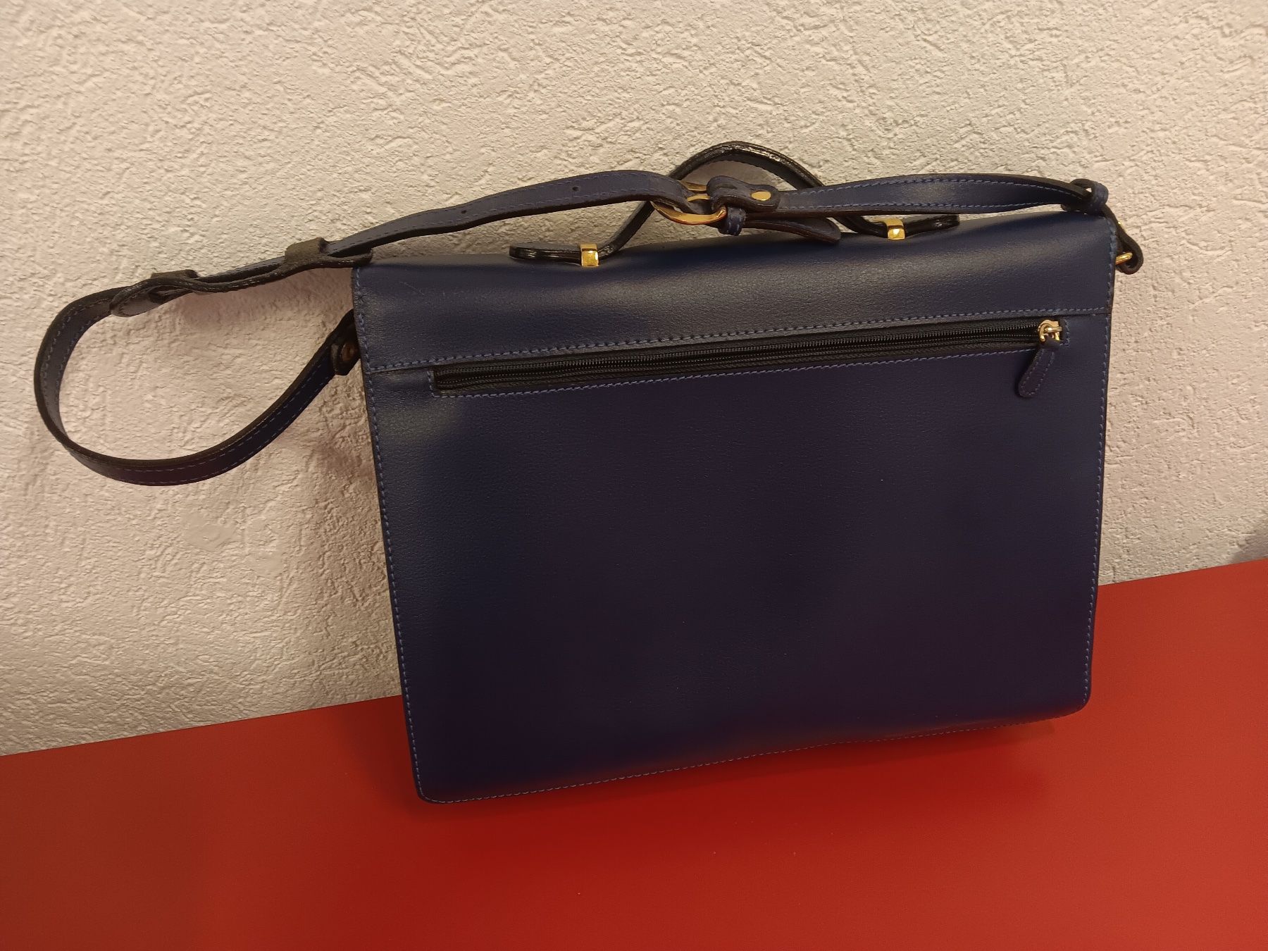 Borse da donna: Sacoche vintage bleue pour dames – Usato da Chéserex venduto da RaynaldC 1