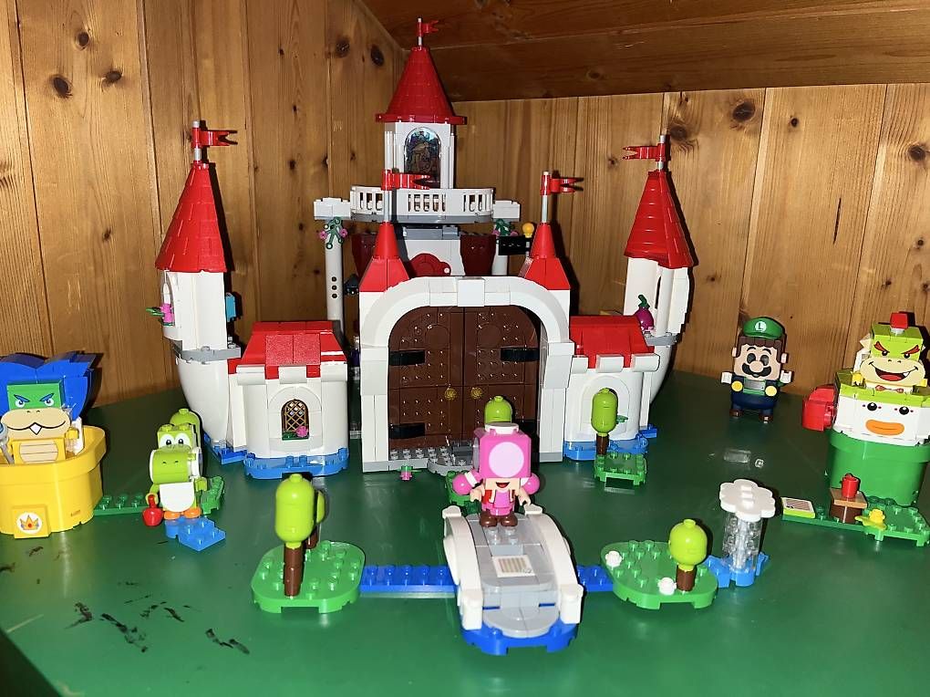 Giocattoli: LEGO Super Mario Peachs Schloss Set 71400 – Usato da Dotzigen venduto da Chruemeli79