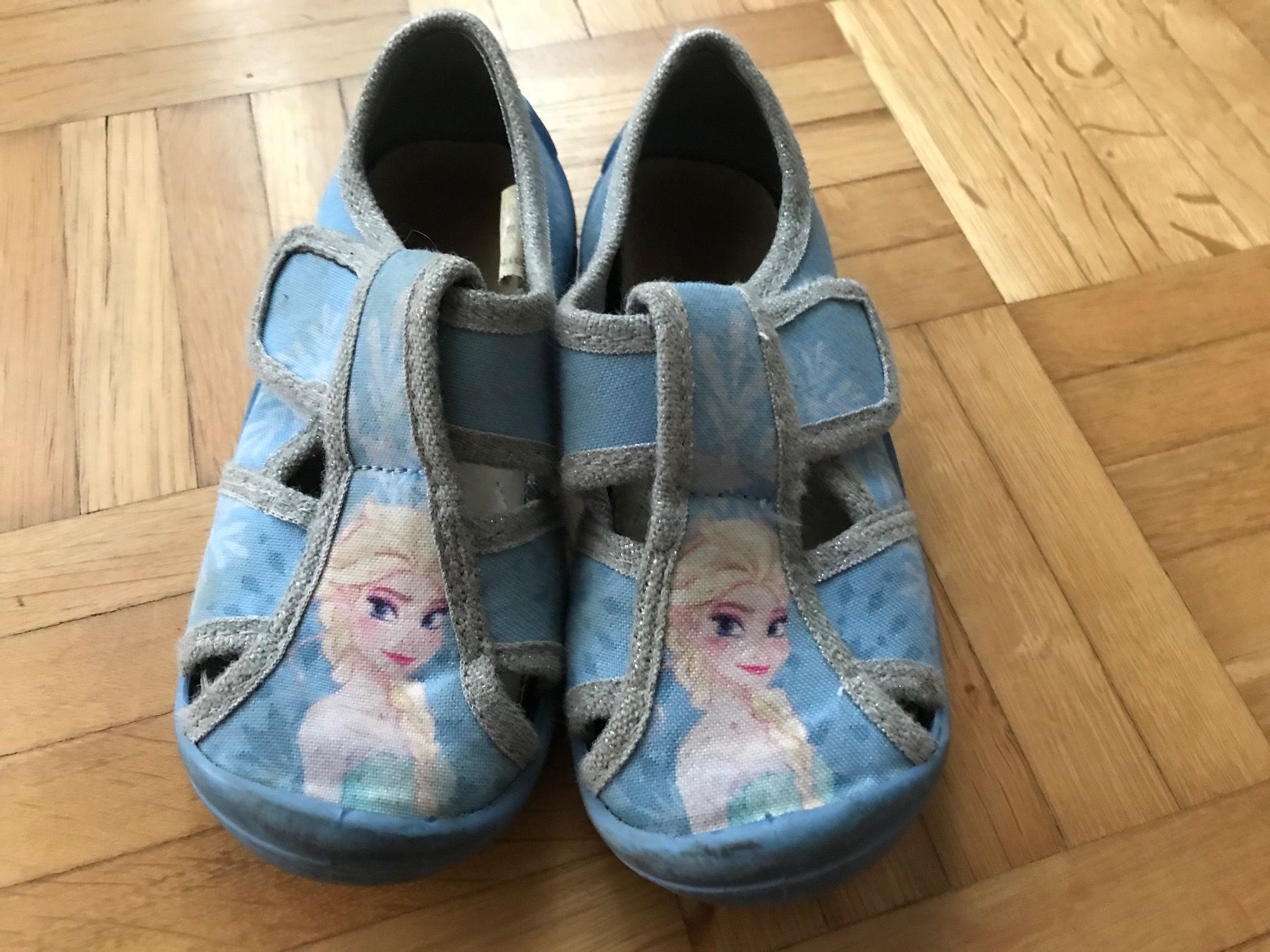 Scarpe per ragazze: Finken mit Frozen Elsa Grösse 26 hellblau – Usato da Emmenbrücke venduto da Hathor123