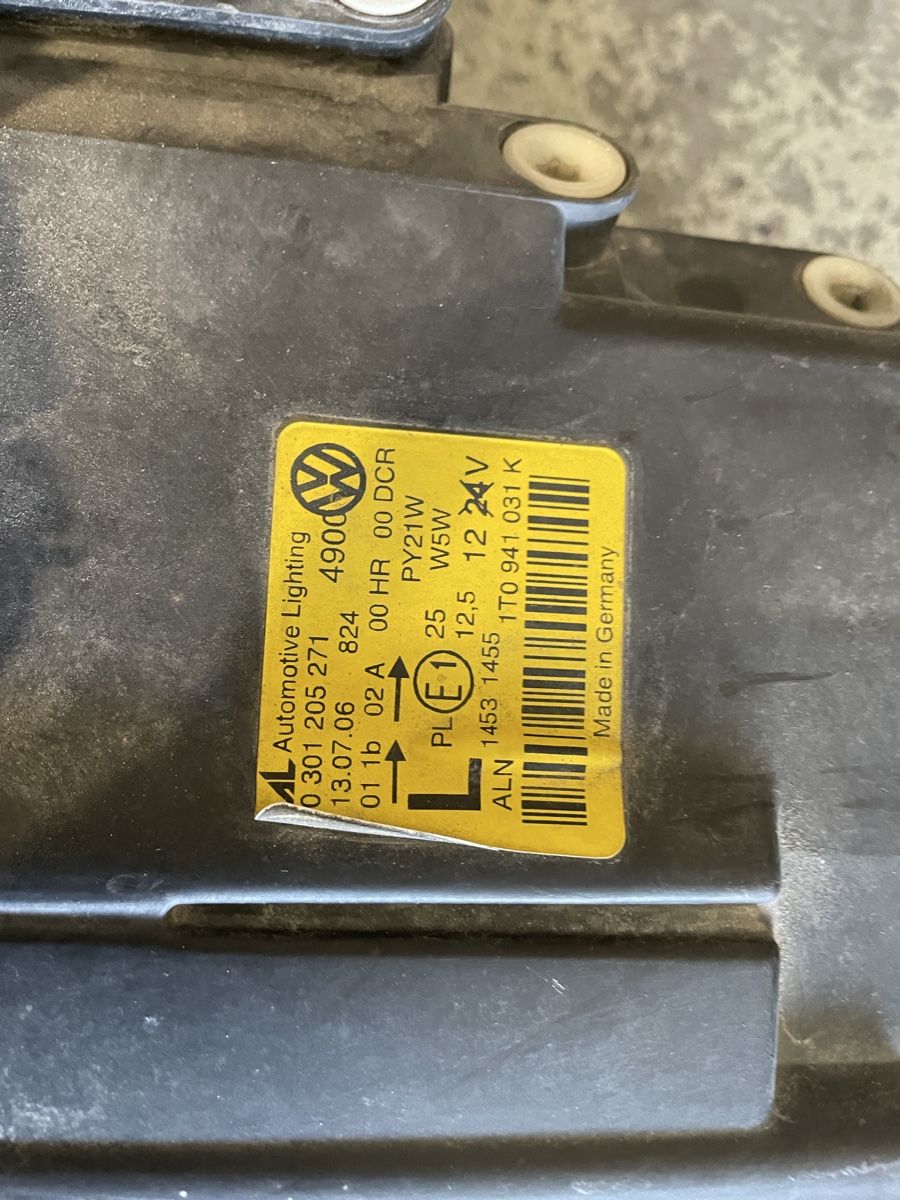 VW Fari: Phares avant xénon VW touran – Usato da Vétroz venduto da aut_s8yd 1