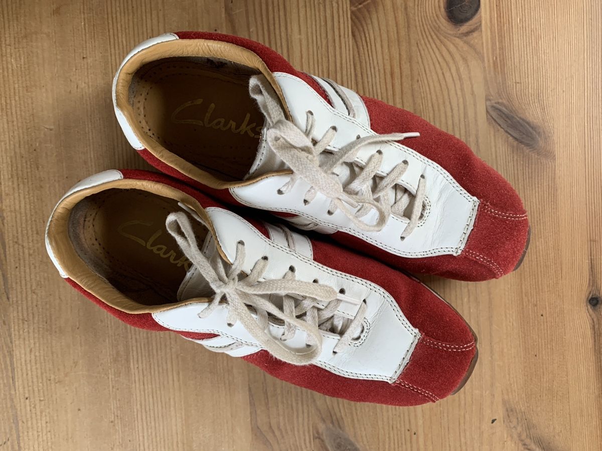 Clarks Scarpe da donna: Clarks Retro Sneaker rot/weiss Gr.6 – Usato da Amriswil venduto da rah_hd2j