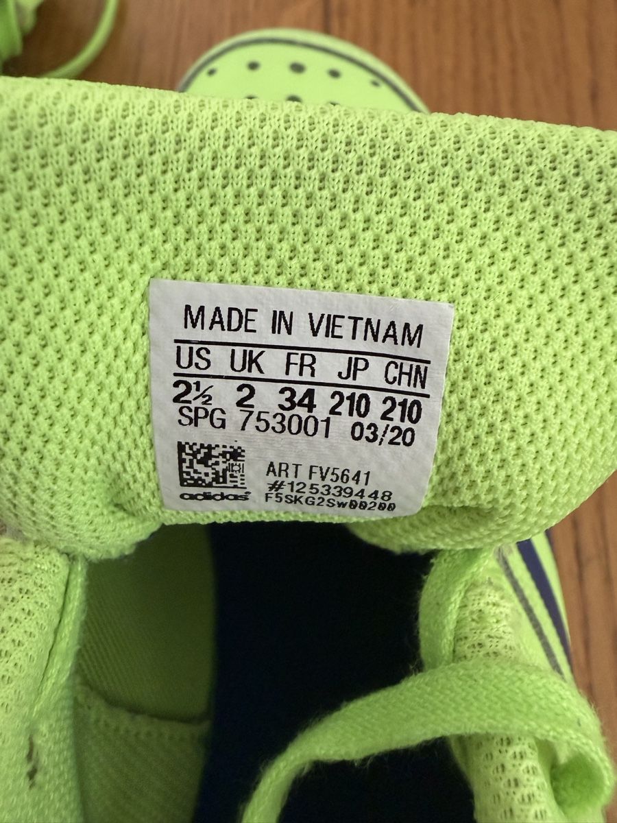 Adidas Scarpe da uomo: Adidas Hallenturnschuhe Grösse 34 – Nuovo (secondo la descrizione) da Granges-Paccot venduto da Fwaeber 2