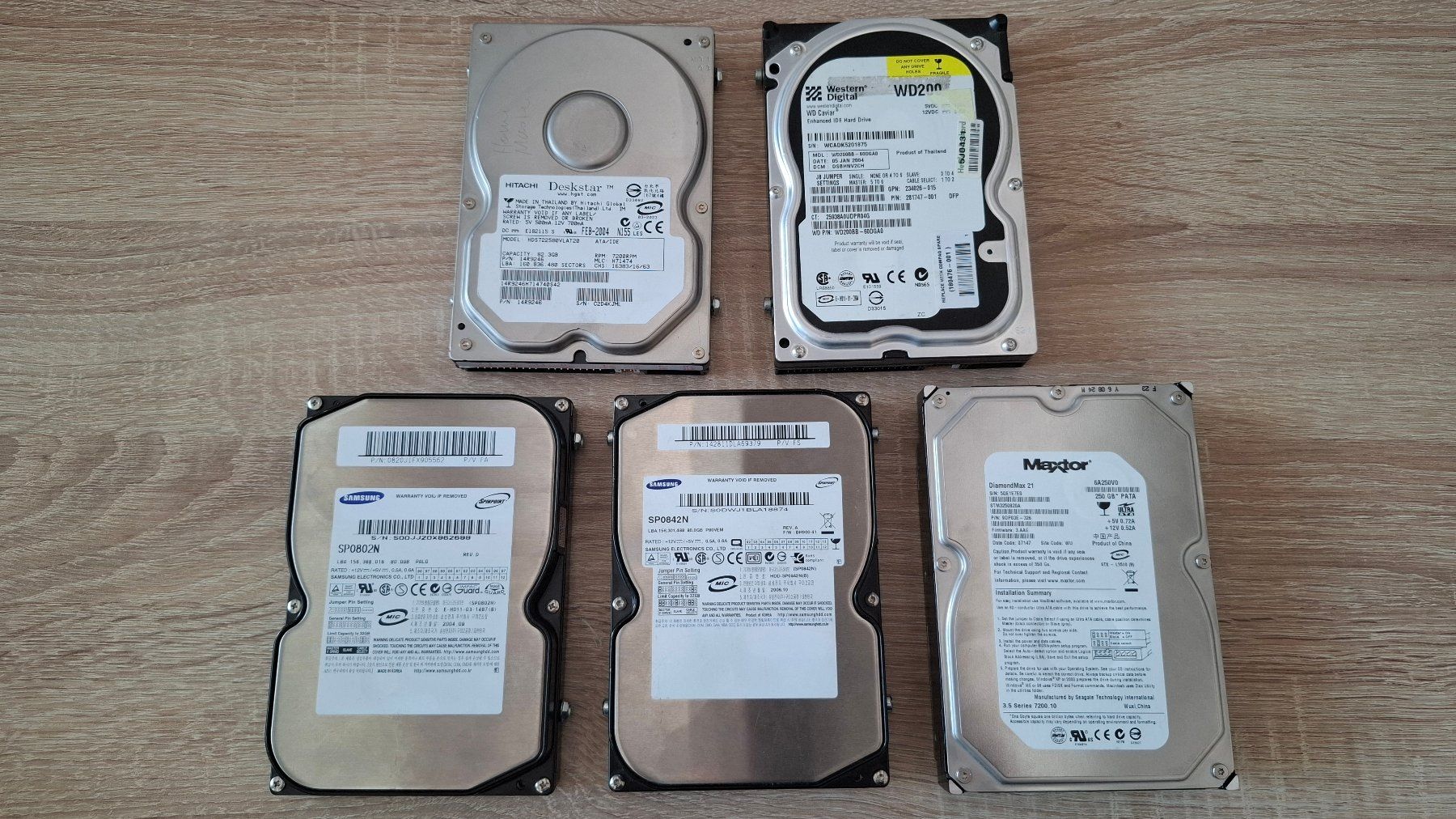 Dischi rigidi: 5 x IDE Harddisks – Usato da Lützelflüh-Goldb venduto da Procyon7.pk