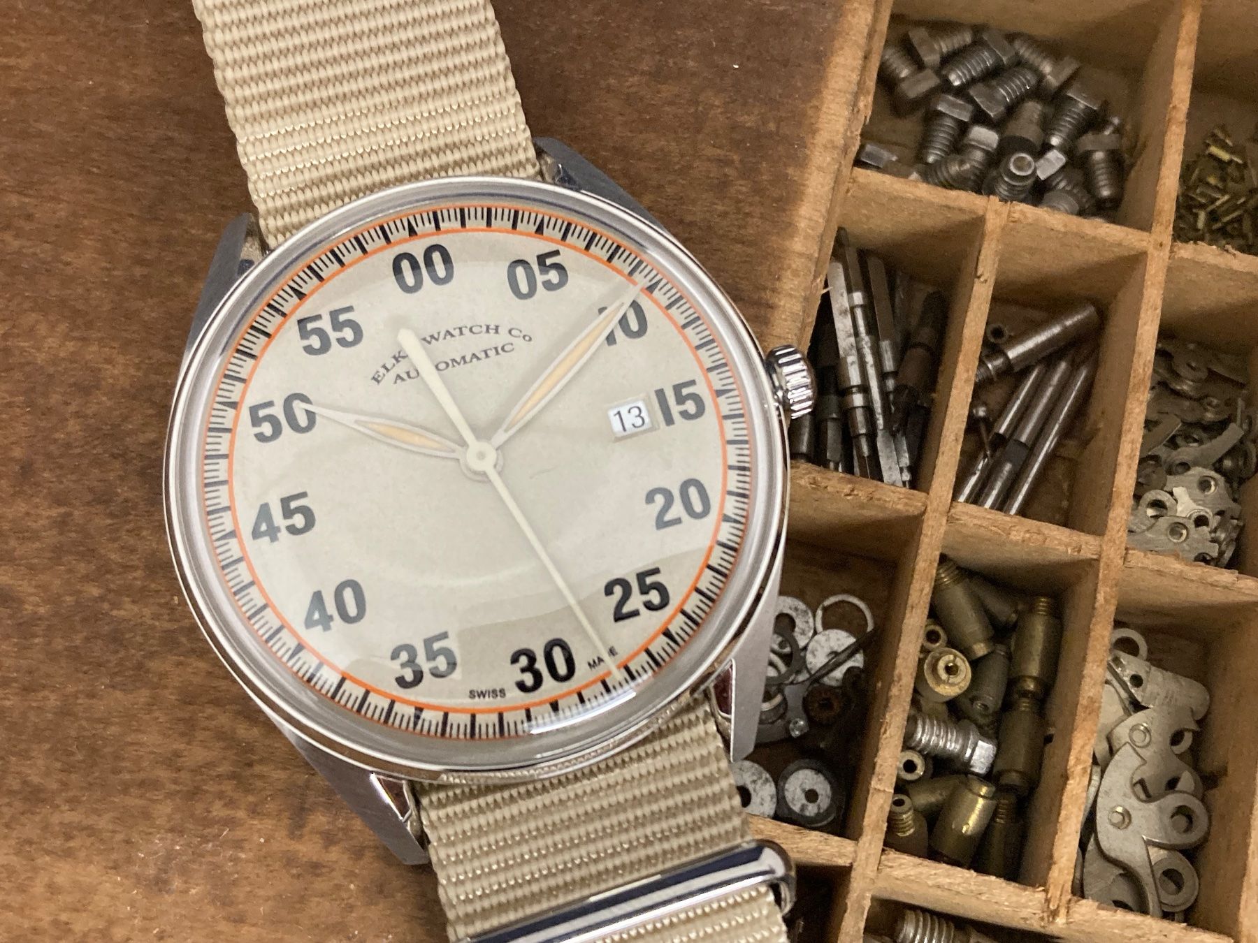Orologi: Elka X02 – Nuovo e nell'imballaggio originale da Colombier NE venduto da Atelier-horloger 2