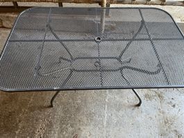 Gartentisch Metall rechteckig dunkelgrau guter Zustand