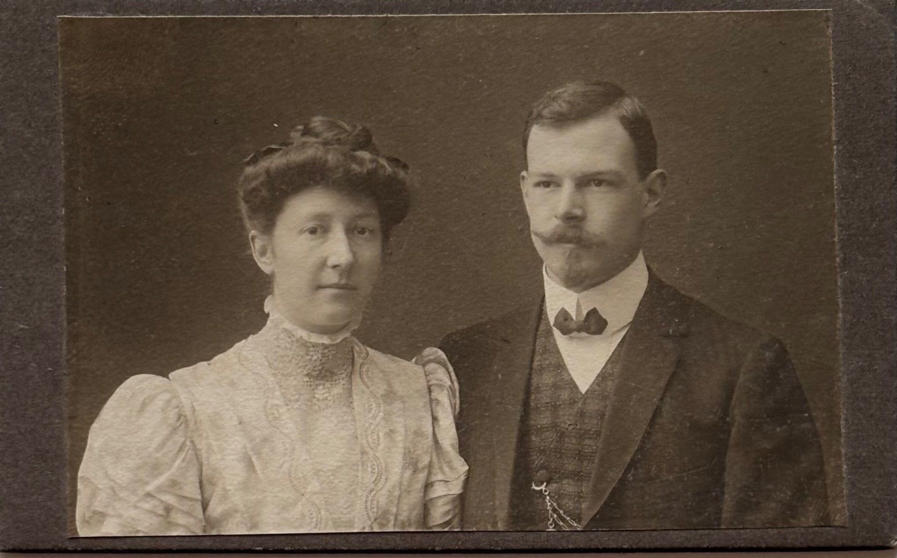 Cartoline postali: CDV August Höflinger, Basel - Ehepaar, Mode – Usato da Frauenfeld venduto da Merk52
