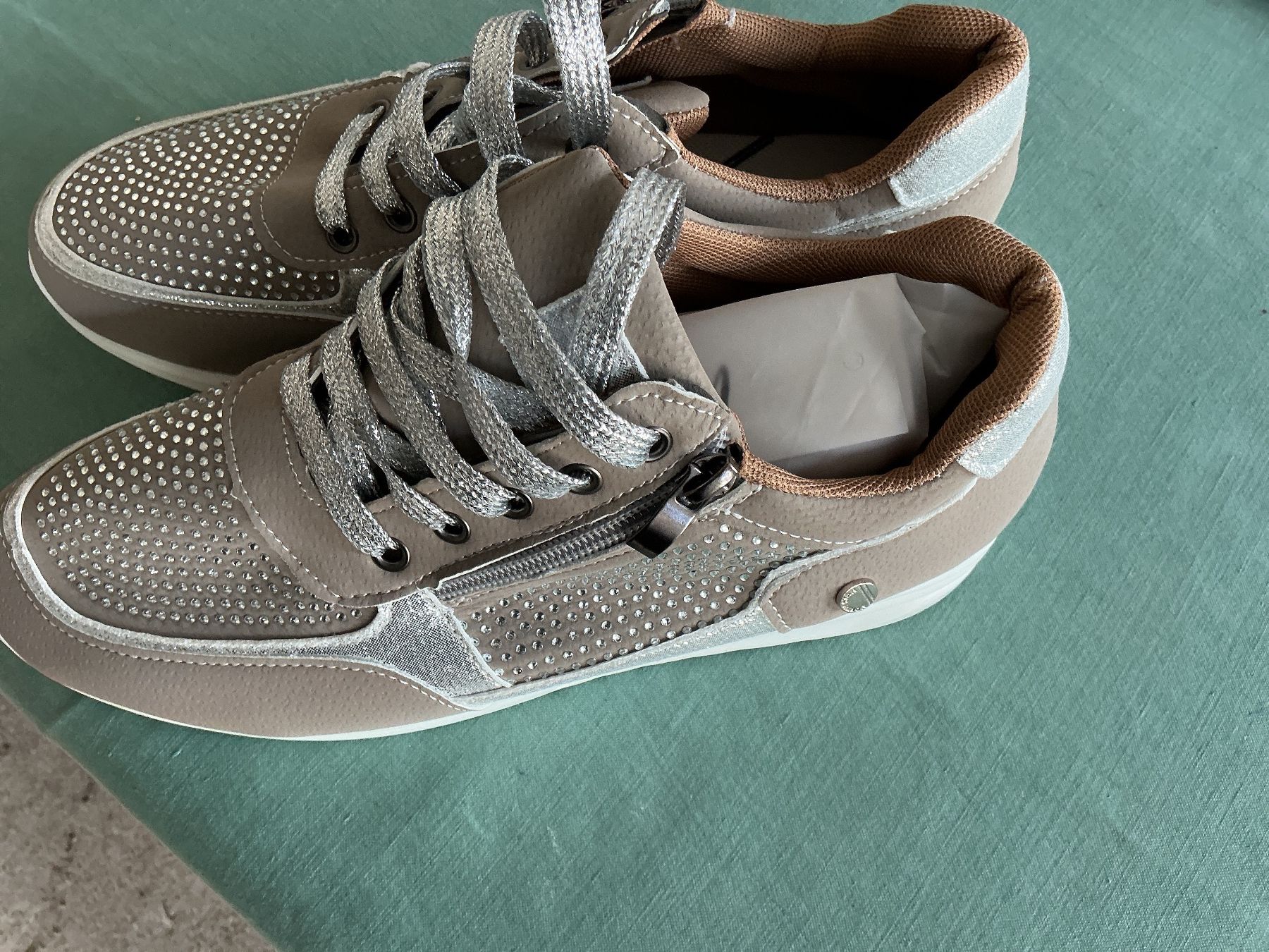 Scarpe da donna: Sneakers taupe Gr. 41 – Nuovo e nell'imballaggio originale da Bischofszell venduto da Emida 1