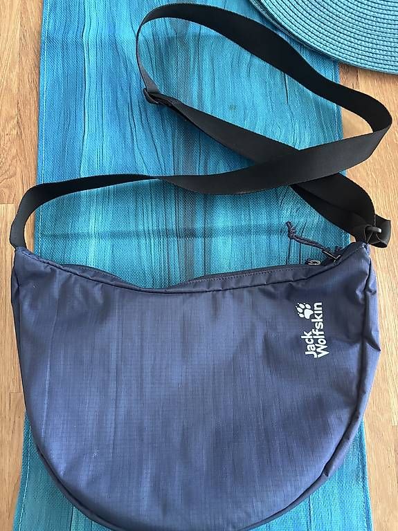 Jack Wolfskin Taschen: JACK WOLFSKIN ZOYA 8 Beuteltasche – Gebraucht aus Ittigen von Melaleuca77