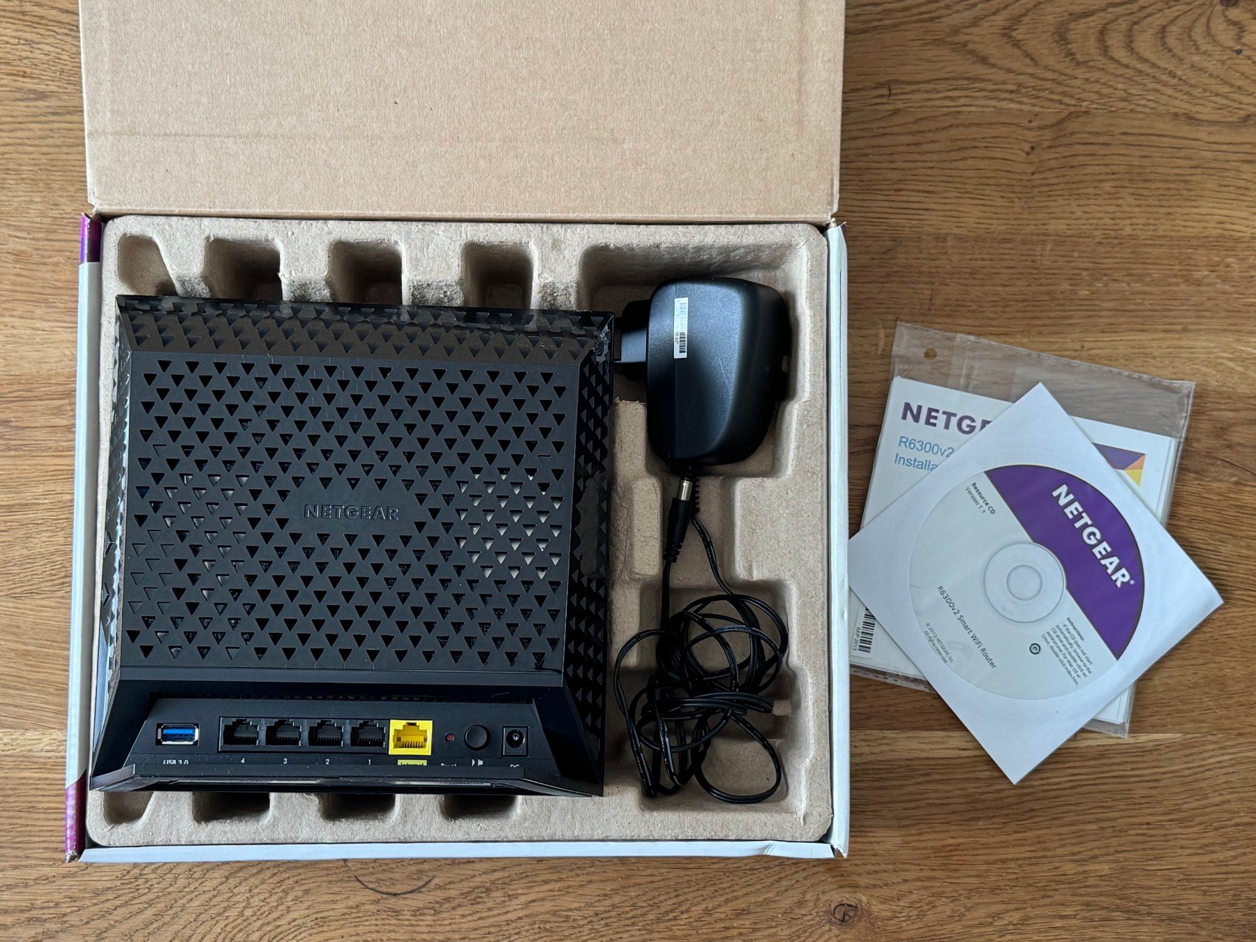 Netgear Modems & Router: Netgear R6300 Smart WiFi Router – Gebraucht aus Effretikon von Adics 1