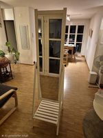 Ganzkörperspiegel aus Holz in Weiß mit Ablagefach