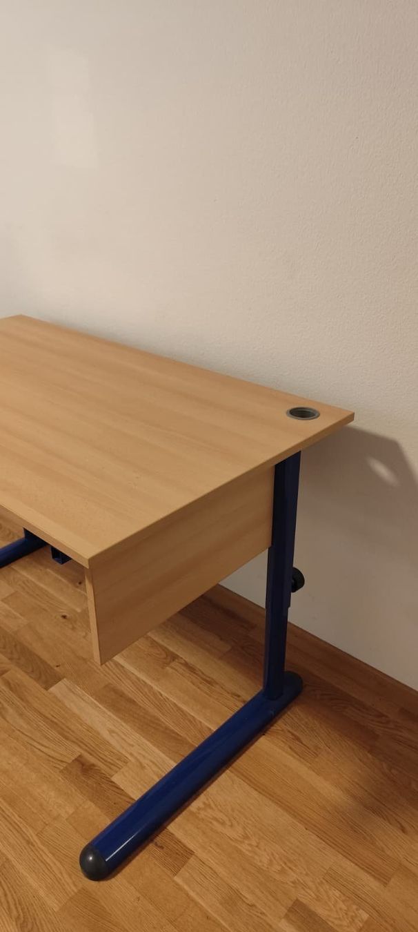 Schreibtische: Gebrauchter Holz Schreibtisch / Kinderpult – Gebraucht aus Winterthur von nis_l6k5 4