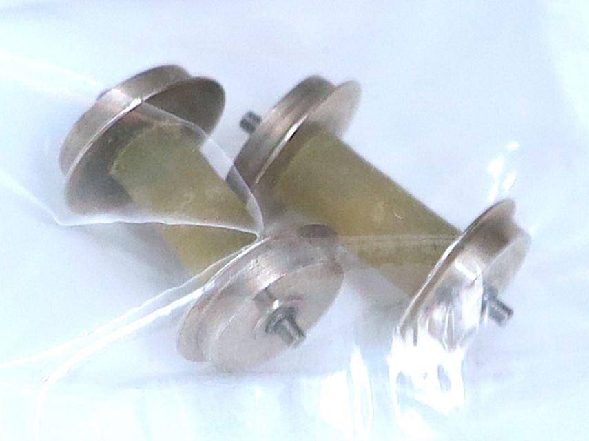 Lenz Modelleisenbahnen: 2 RADACHSEN ISOLIERT SPEZIAL IN HO – Neu und originalverpackt aus Ipsach von locky55