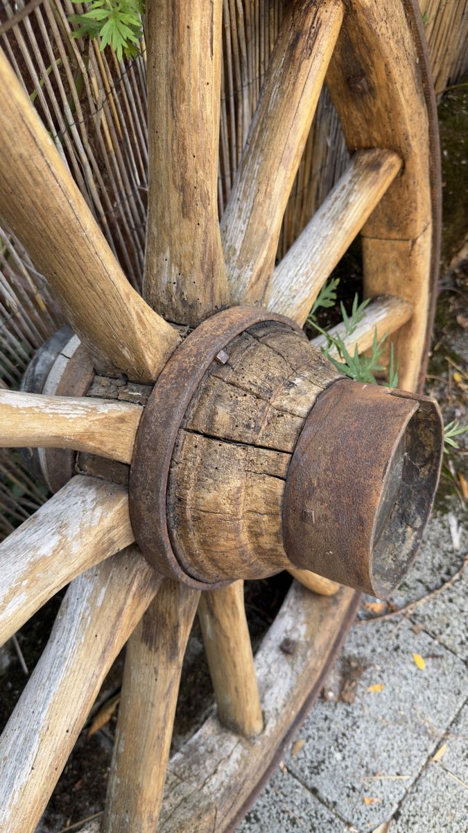 Carrozze: Antikes Wagenrad Holz Eisen   – Usato da Thunstetten venduto da Specht71 1