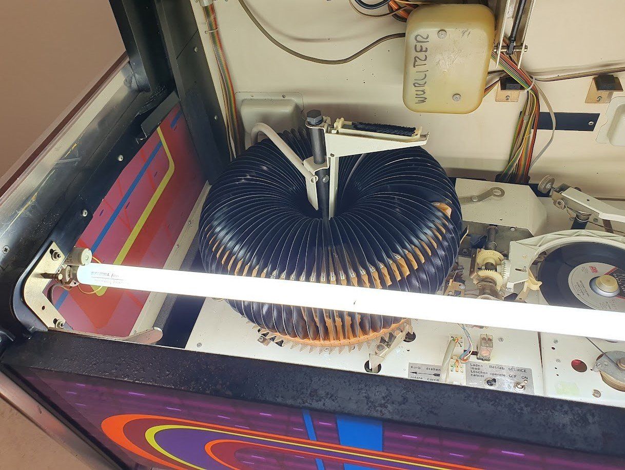 Wurlitzer Jukebox: Wurlitzer Jukebox X2 – Usato da Zweisimmen venduto da Kleindietwil 4