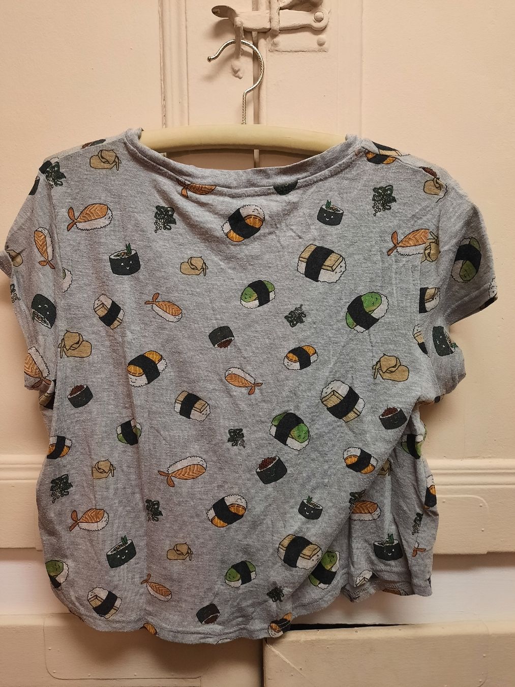 H&M T-Shirts: Tshirt Sushis Divided – Gebraucht aus La Chaux-de-Fonds von cel_k2b7 2