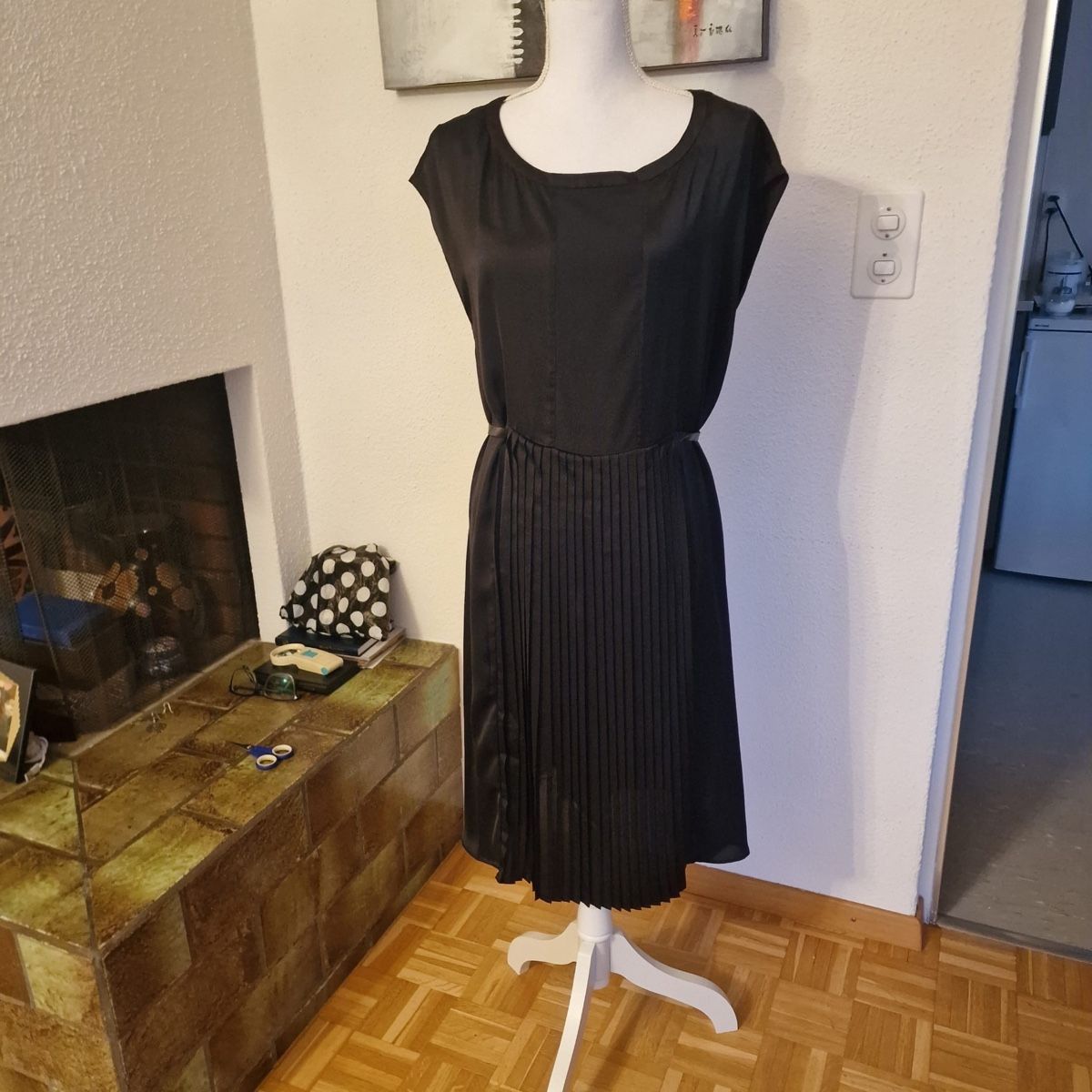 Cos Vestiti: COS Sommer Kleid Neu gr.40 – Nuovo (secondo la descrizione) da St. Gallen venduto da mania03