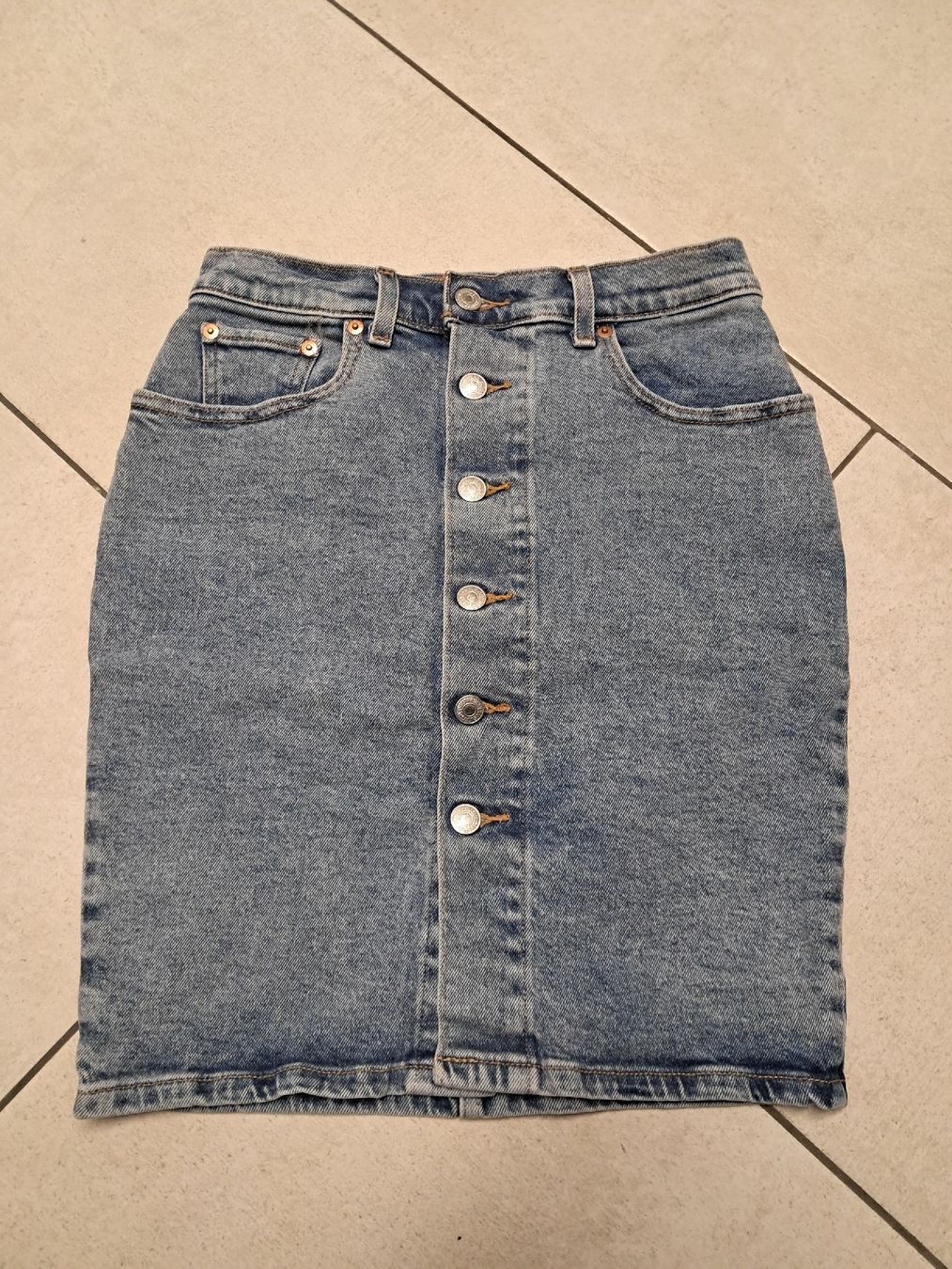 Levi's Gonne: neuwertiger Levi's Jeansrock, Gr. 26 – Usato da Weinfelden venduto da Da-ryn01