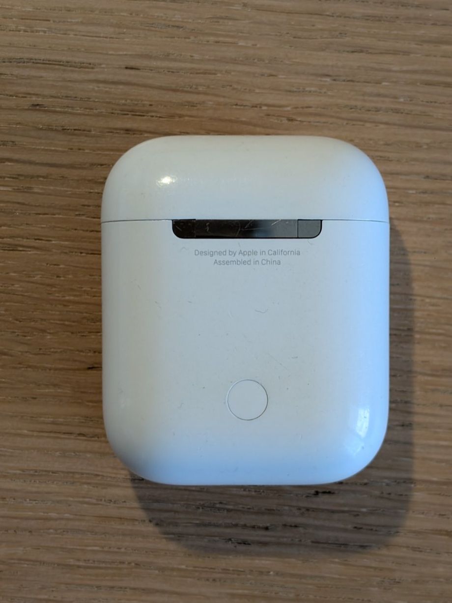 Apple Kopfhörer: Apple Airpods 1. Generation in Box mit Stromkabel – Gebraucht aus Zug von OlgaReutova 3